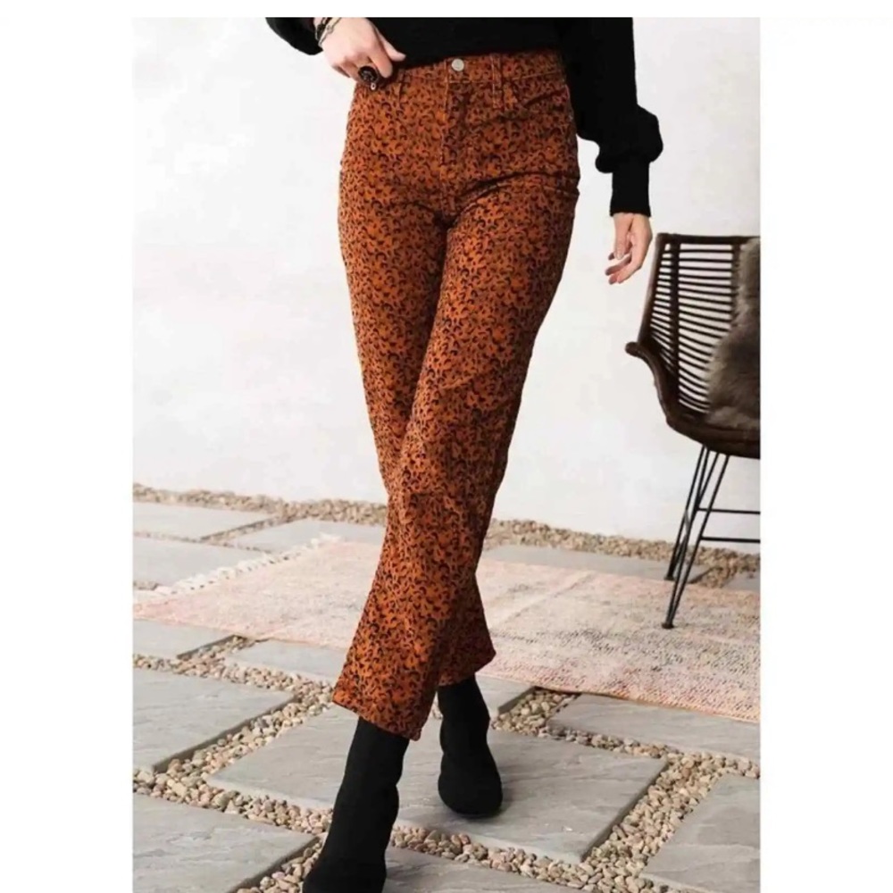Levi’s Scratchy Leopard Ginger Wedgie Straight Corduroy Jeans Size 28 NWT